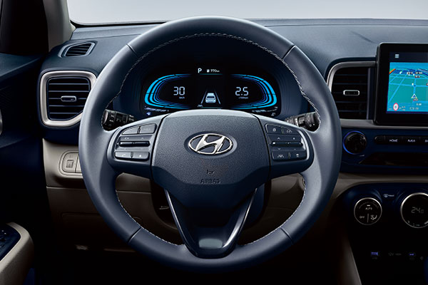 多功能方向盤 | SCC智慧定速控制系統 | LFA車道跟隨輔助系統 / 音響 / 行車電腦