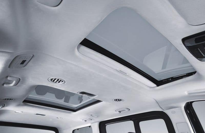 類麂皮頂棚/雙電動玻璃天窗/二三排獨立恆溫空調系統
